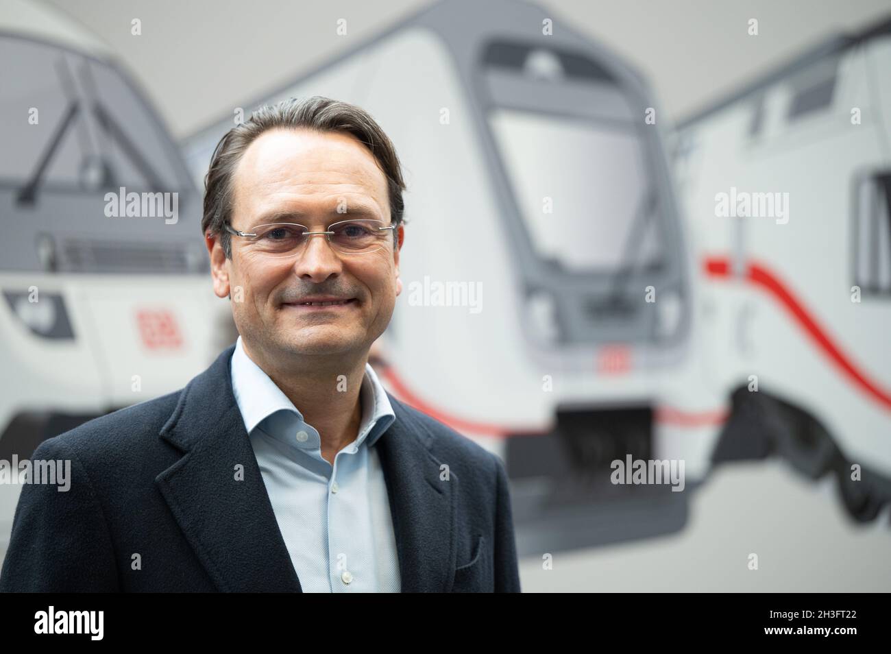 28 October 2021, Hessen, Frankfurt/Main: Michael Peterson, Chairman of the Management Board of DB Fernverkehr AG, stands in front of a class 101 locomotive with a special imprint at Frankfurt Central Station. 50 years ago, the first Intercity trains passed through Germany. A specially designed Class 101 locomotive will soon be running in front of IC trains. Photo: Sebastian Gollnow/dpa Stock Photo