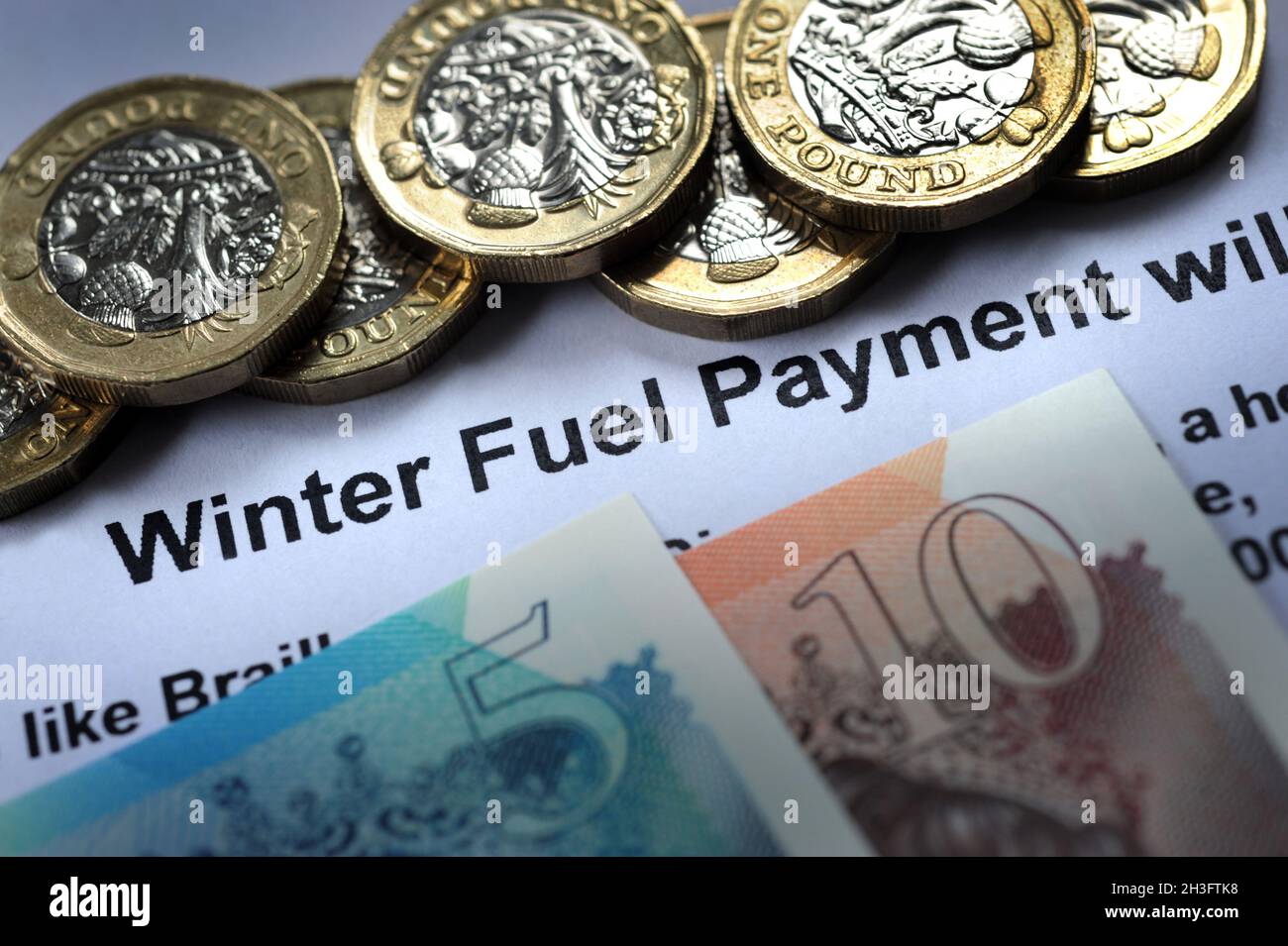 GOVERNMENT WINTER FUEL PAYMENT LETTER WITH BRITISH MONEY RE RISING ENERGY COSTS BILLS GAS ELECTRICITY SUPPLIERS PENSIONERS ETC UK Stock Photo