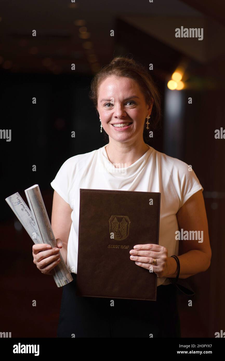 Hof, Germany. 28th Oct, 2021. Director Julia von Heinz has been awarded