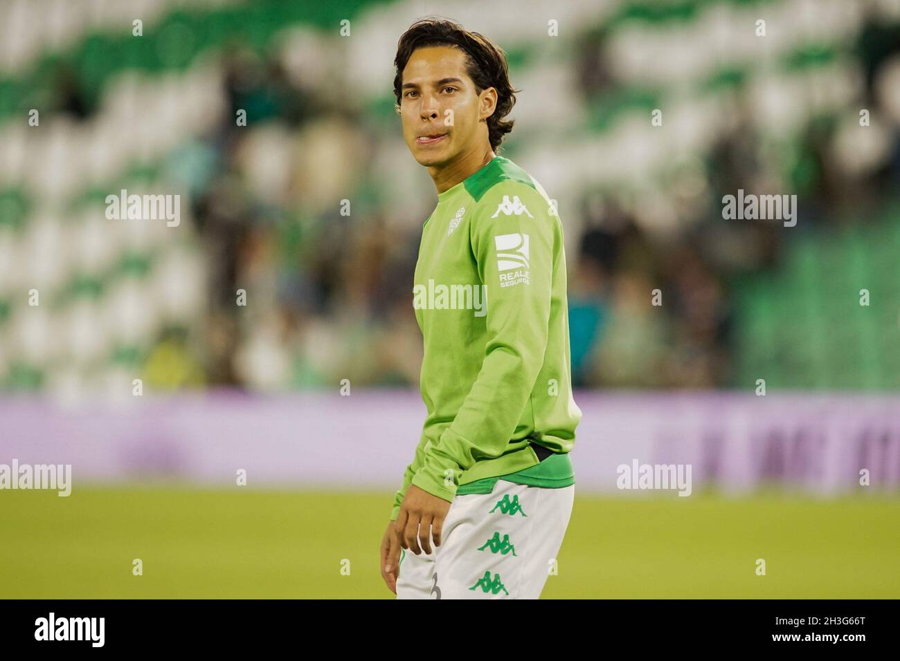 Diego Lainez of Real Betis during the UEFA Europa League match between Real  Betis and Ferencvaros TC played at Benito Villamarin Stadium on November  25, 2021 in Sevilla, Spain. (Photo by Antonio