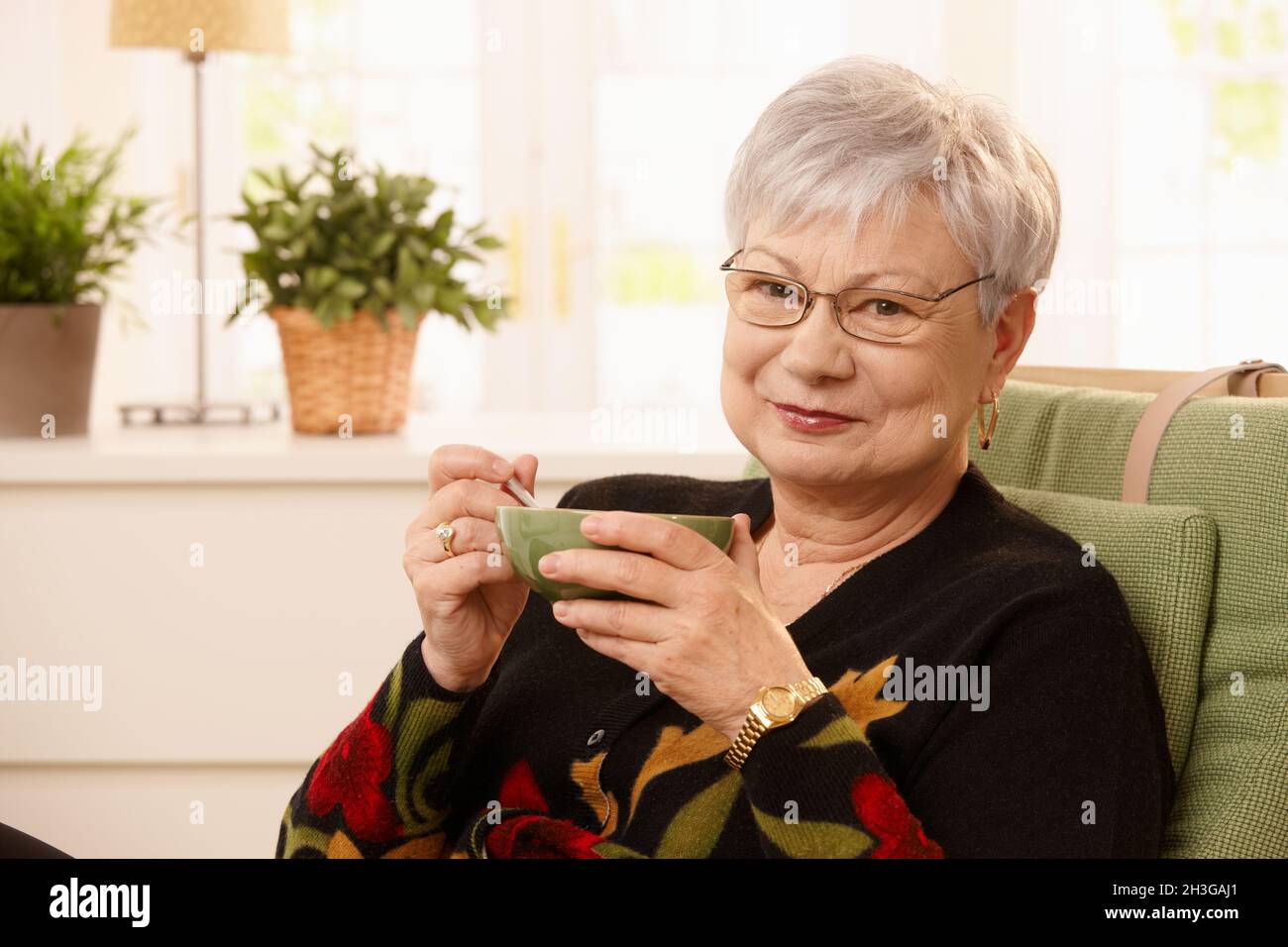 Portrait of senior lady drinking tea Stock Photo - Alamy