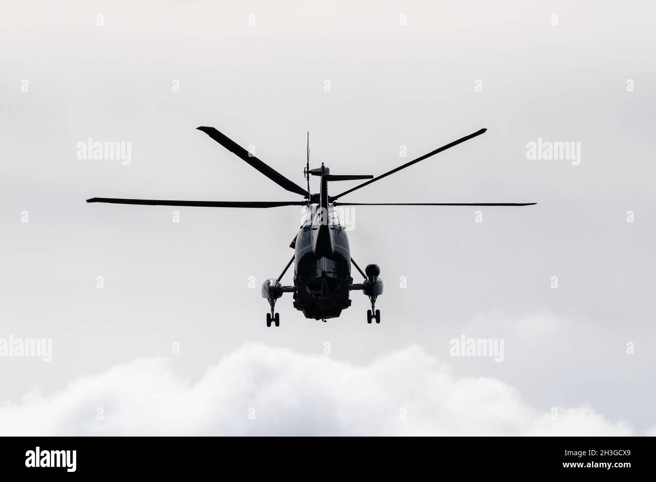 Washington, United States. 28th Oct, 2021. The President and First Lady leaving the White House for a trip to Europe via Marine One. Credit: SOPA Images Limited/Alamy Live News Stock Photo