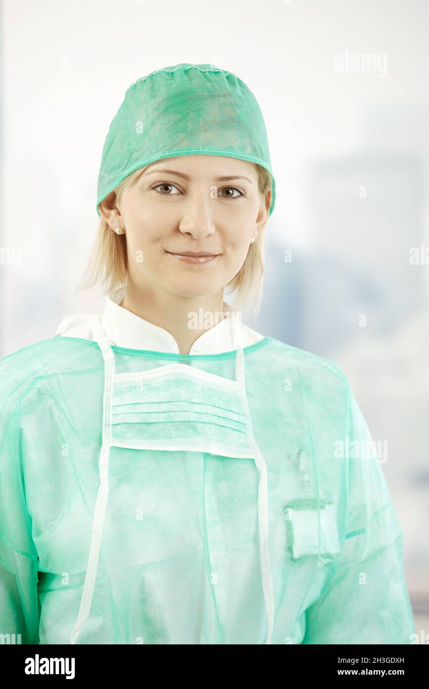 Female medical doctor in scrub suit Stock Photo - Alamy