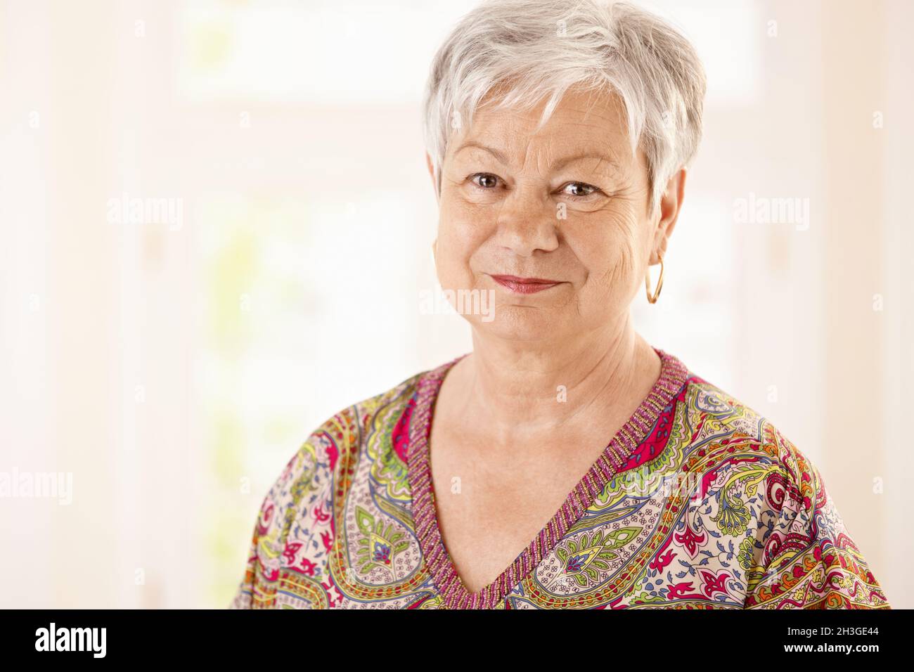 Senior woman portrait 50 60 hi-res stock photography and images - Alamy