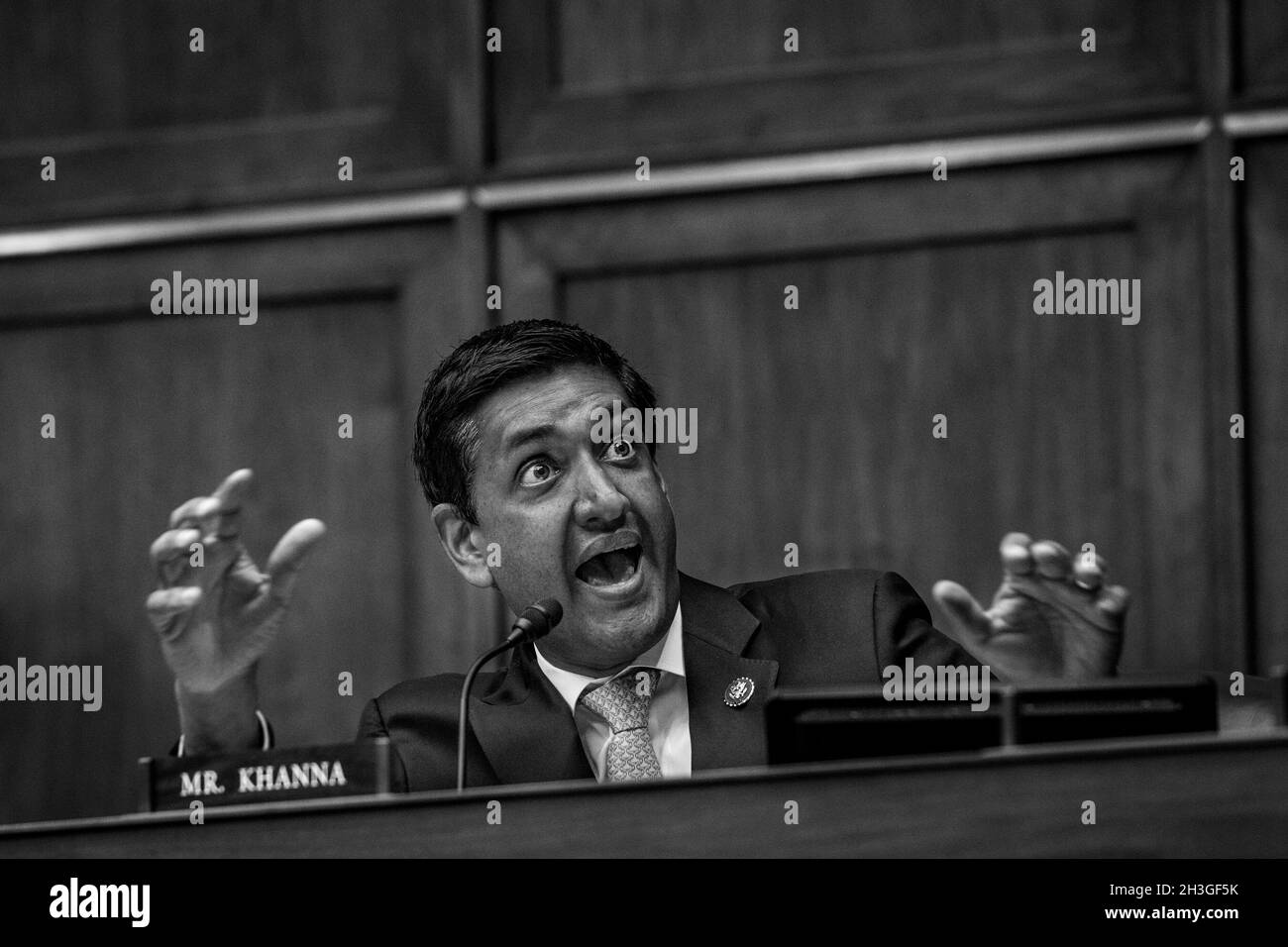 Washington, Vereinigte Staaten. 28th Oct, 2021. United States Representative Ro Khanna (Democrat of California), questions the panel during a House Committee on Oversight and Reform hearing âFueling the Climate Crisis: Exposing Big Oils Disinformation Campaign to Prevent Climate Actionâ in the Rayburn House Office Building in Washington, DC, Thursday, October 28, 2021. Credit: Rod Lamkey/CNP/dpa/Alamy Live News Stock Photo