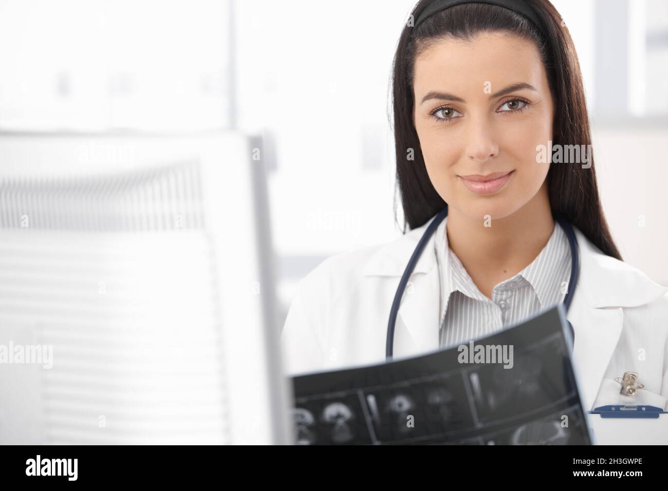 Young woman doctor xray hi-res stock photography and images - Alamy