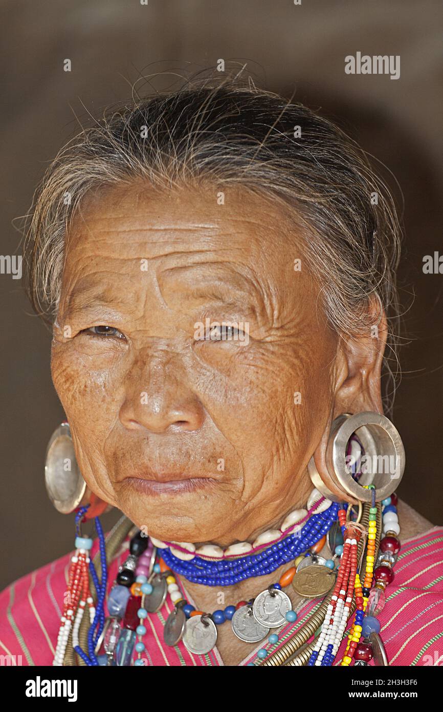 Burmese hill tribe women hi-res stock photography and images - Alamy