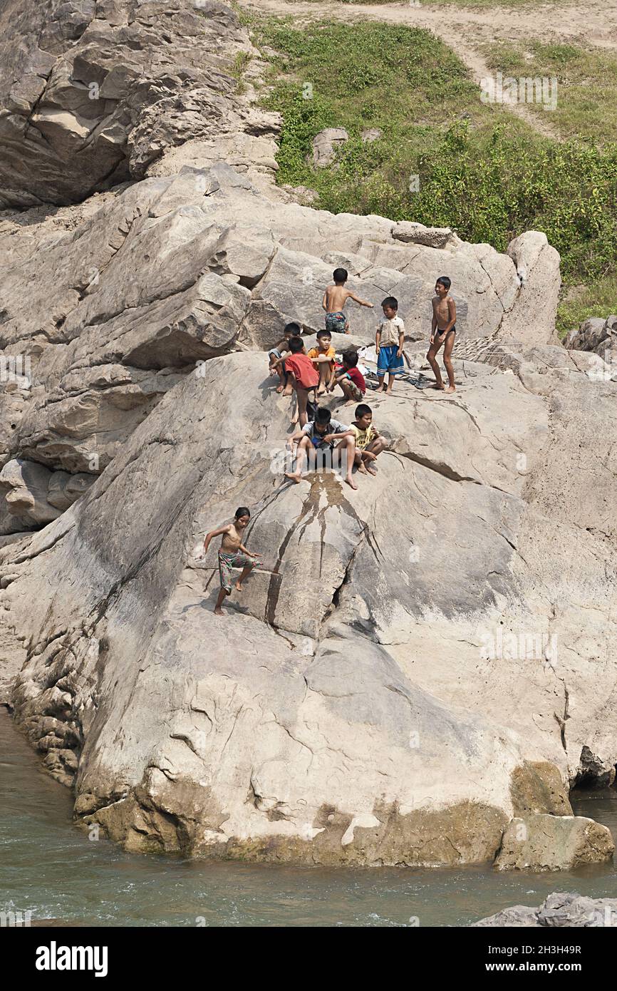 Indigenous children water hi-res stock photography and images - Alamy
