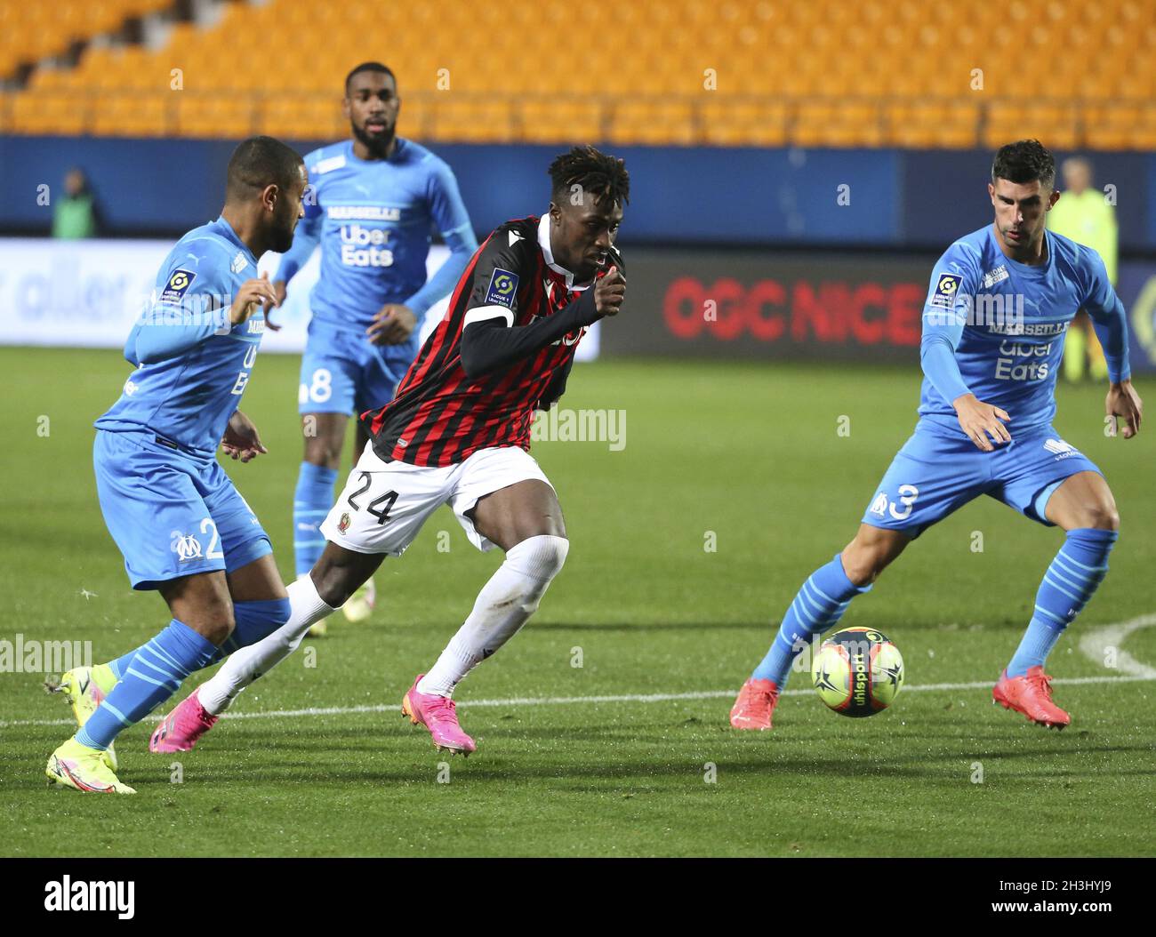 Evann Guessand of Nice, Alvaro Gonzalez of Marseille during the French championship Ligue 1 football match between OGC Nice (OGCN) and Olympique de Marseille (OM) on October 27, 2021 at Stade de l'Aube in Troyes, France - Photo: Jean Catuffe/DPPI/LiveMedia Stock Photo