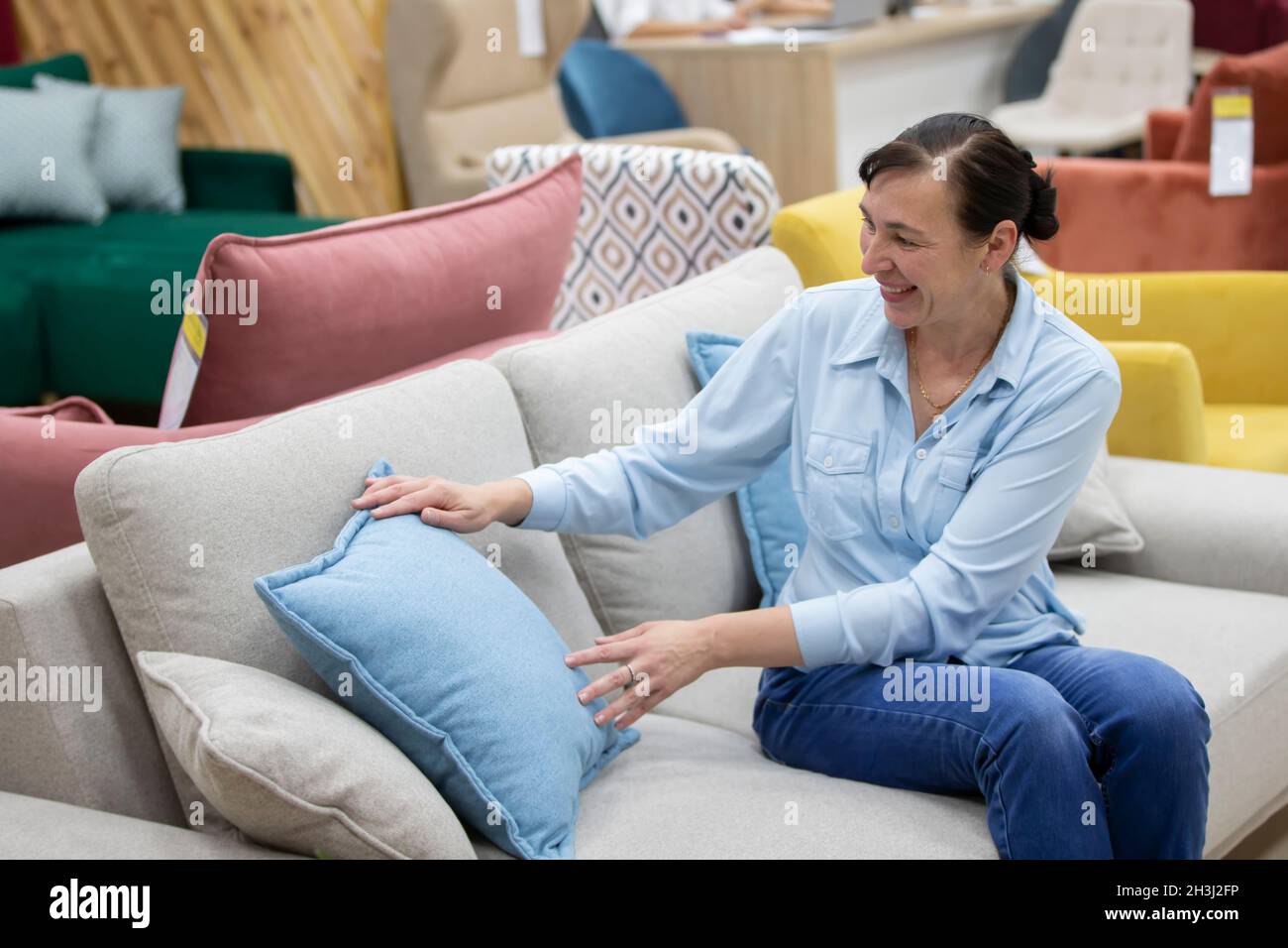 Woman sofa shop happy furniture hi-res stock photography and images - Alamy