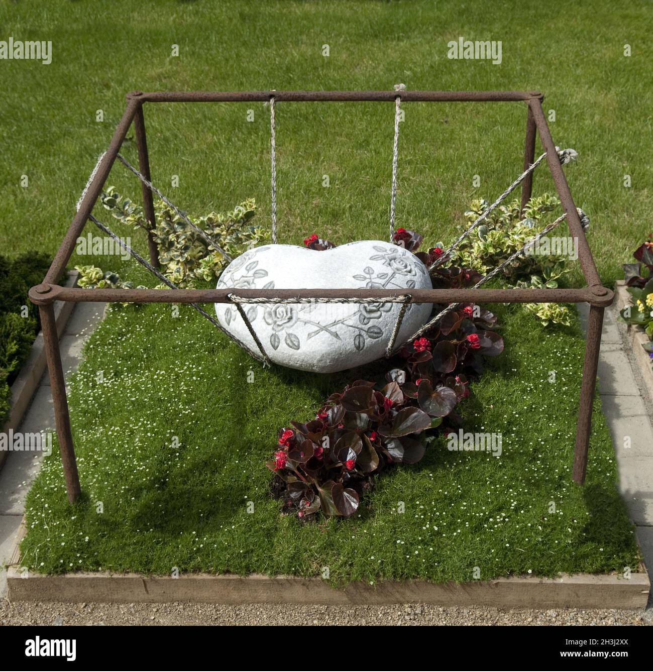 Grave planting; marble; heart-shaped; Stock Photo