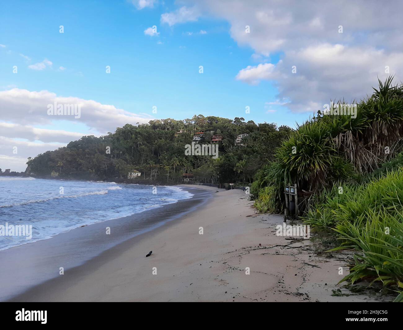 Empty beach view with no people ocean and sea Stock Photo - Alamy