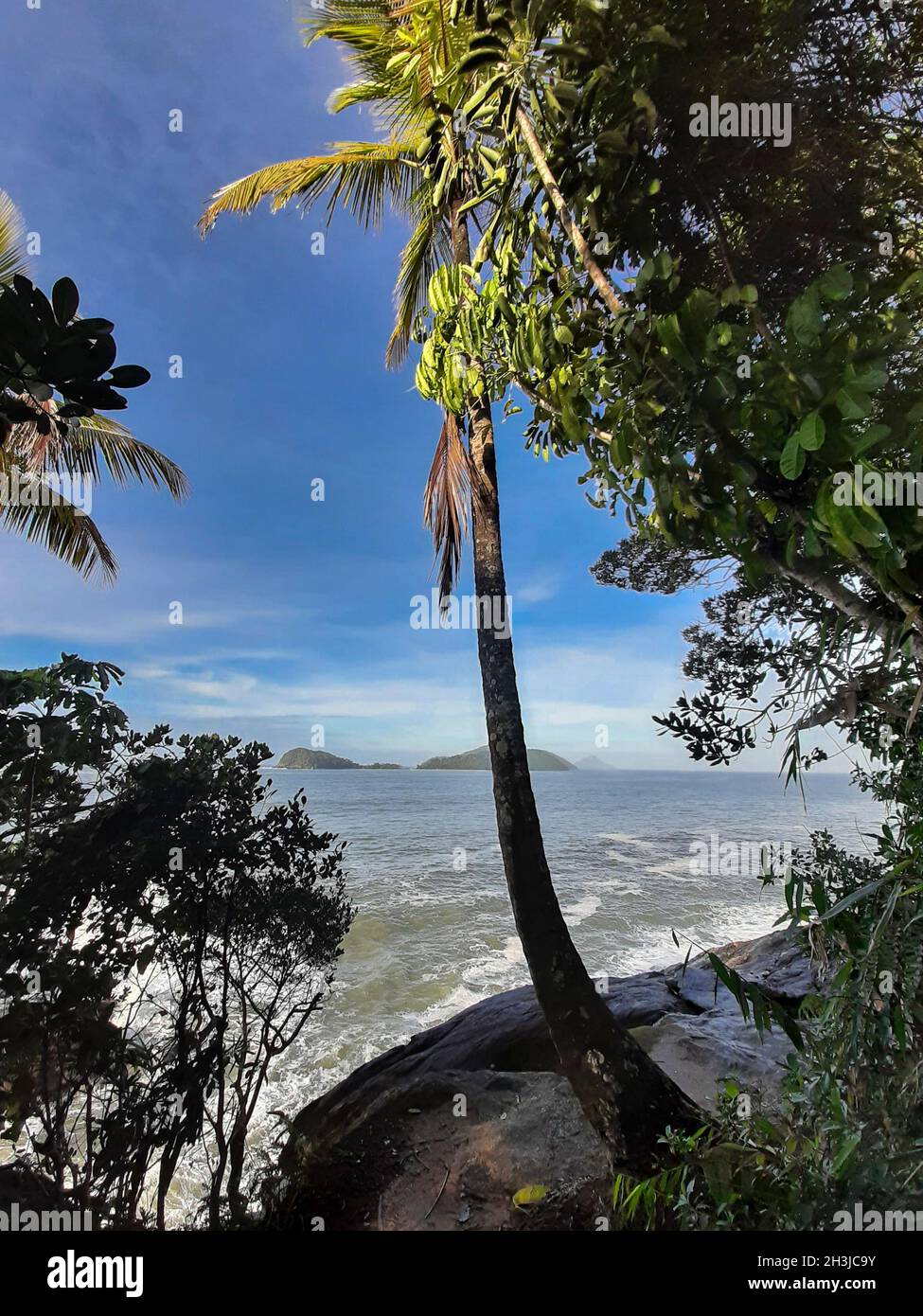 Empty beach view with no people ocean and sea Stock Photo - Alamy