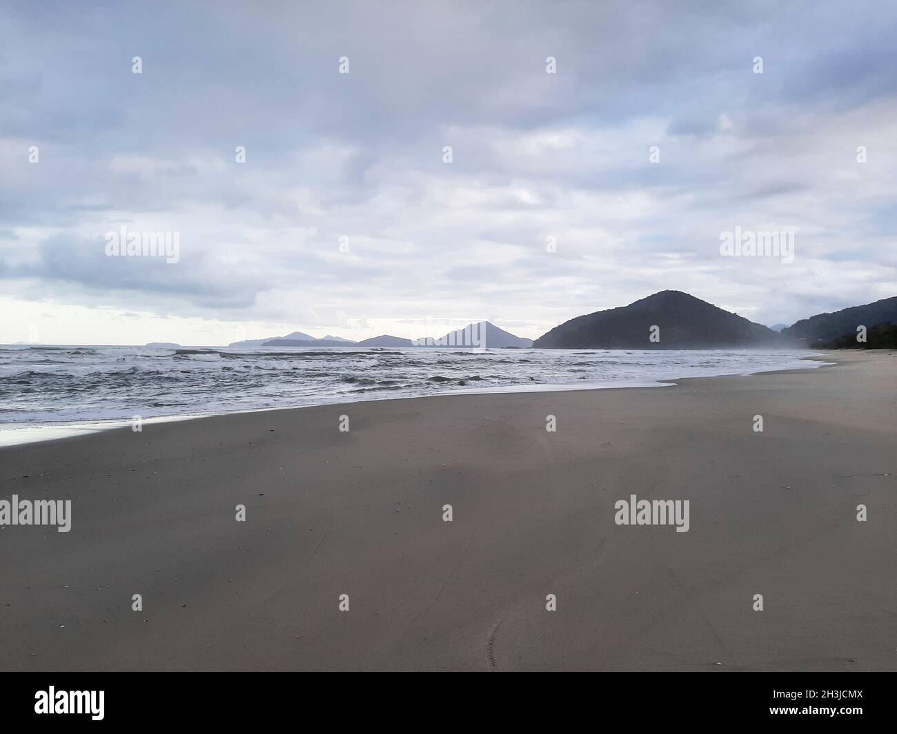 Empty beach view with no people ocean and sea Stock Photo - Alamy