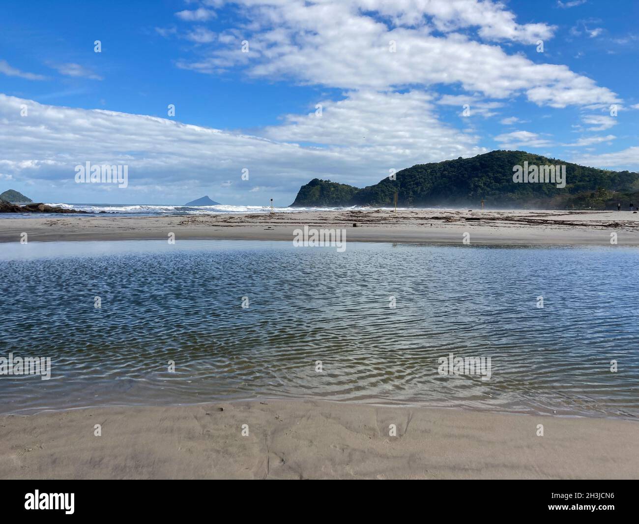 Empty beach view with no people ocean and sea Stock Photo - Alamy