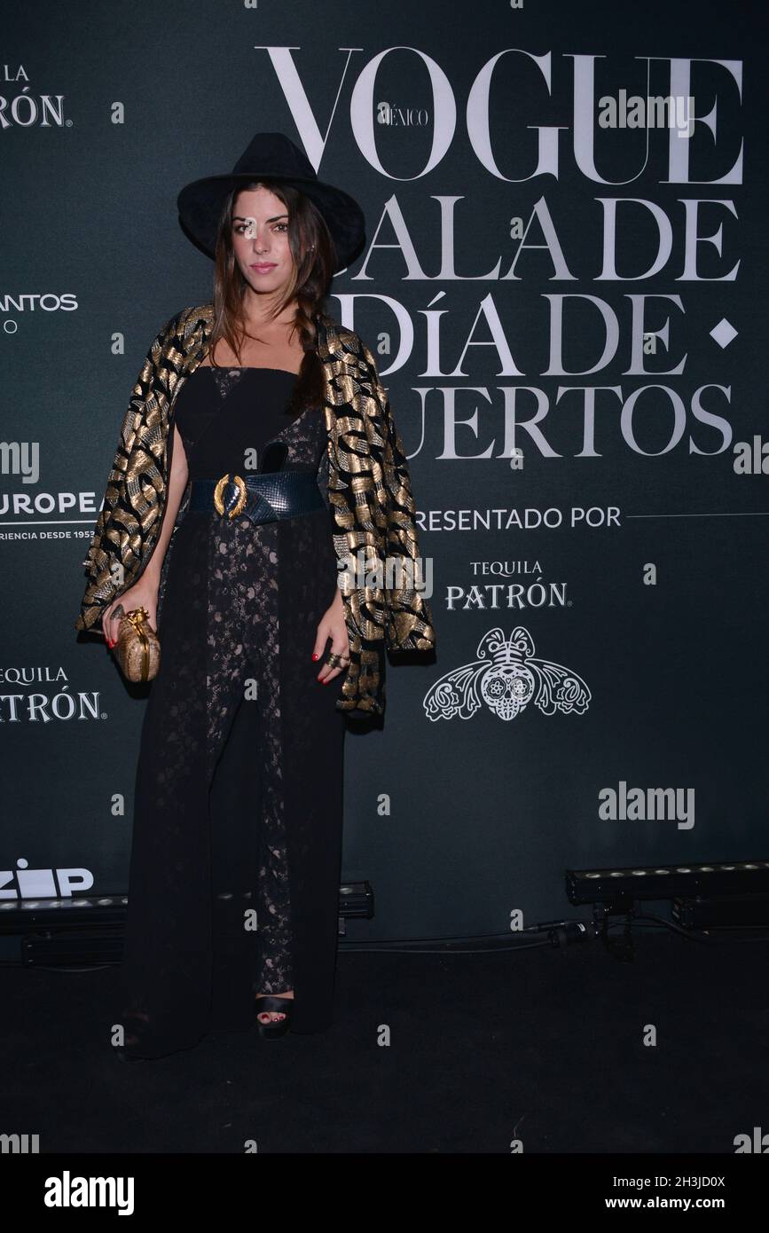 Mexico City, Mexico. 28th Oct, 2021. Actress Isabel Burr poses for photos during the black carpet of Vogue Day of the Dead Gala at German Design Center. On October 28, 2021 in Mexico City, Mexico. (Photo by Carlos Tischler/ Credit: Eyepix Group/Alamy Live News Stock Photo