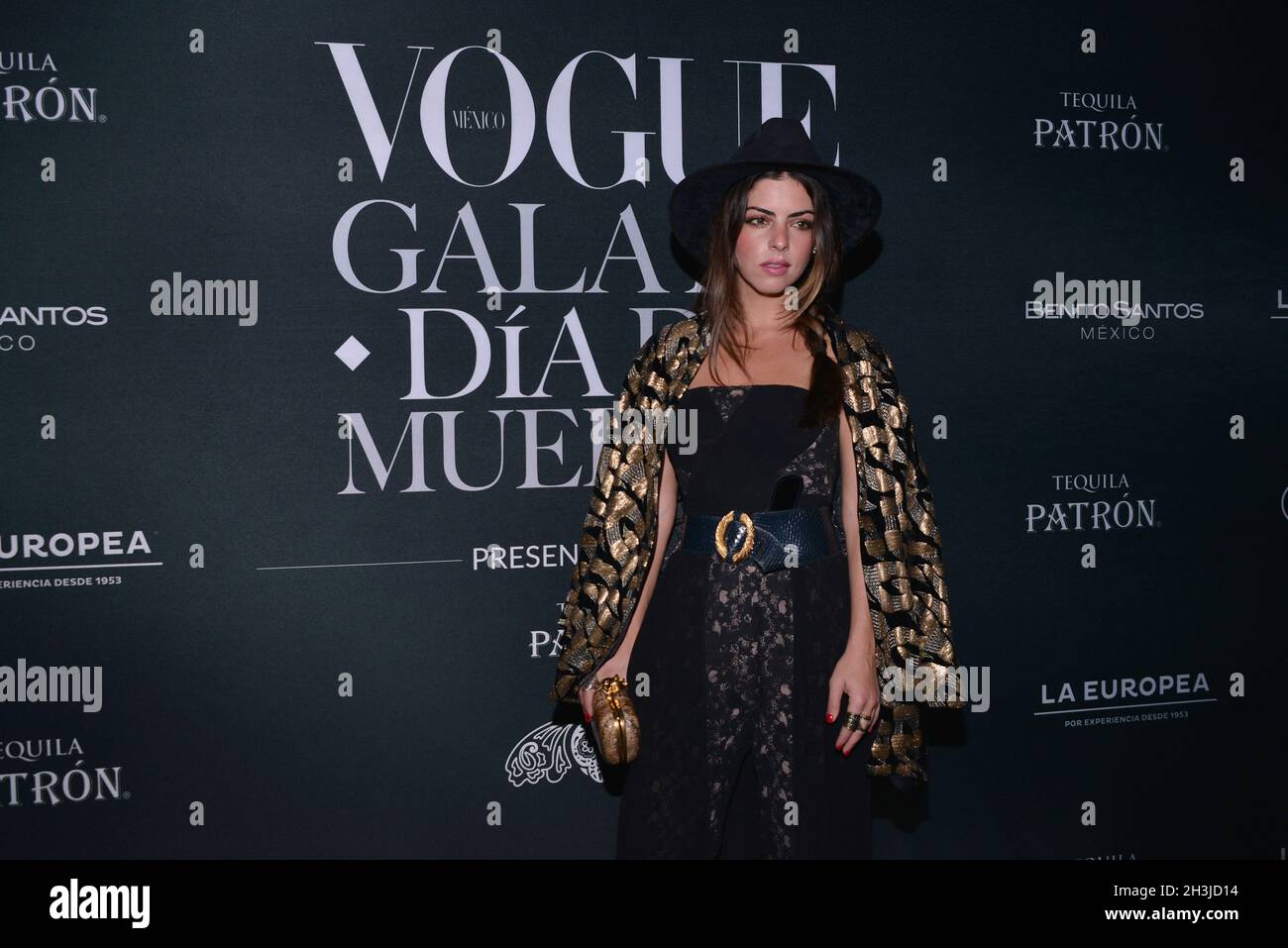 Mexico City, Mexico. 28th Oct, 2021. Actress Isabel Burr poses for photos during the black carpet of Vogue Day of the Dead Gala at German Design Center. On October 28, 2021 in Mexico City, Mexico. (Photo by Carlos Tischler/ Credit: Eyepix Group/Alamy Live News Stock Photo