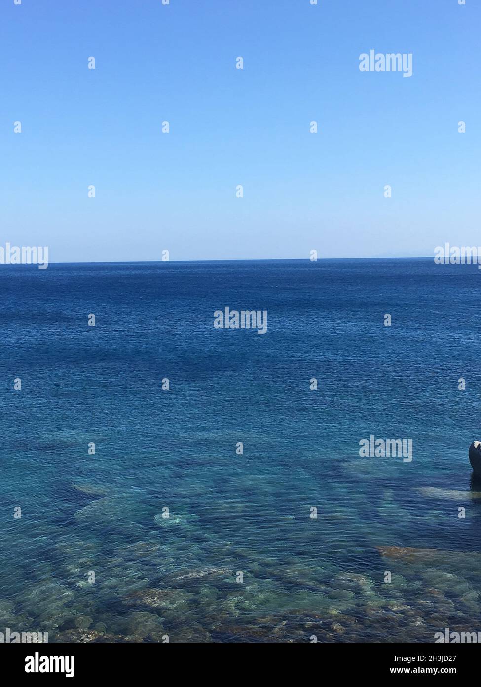 Empty beach view with no people ocean and sea Stock Photo - Alamy