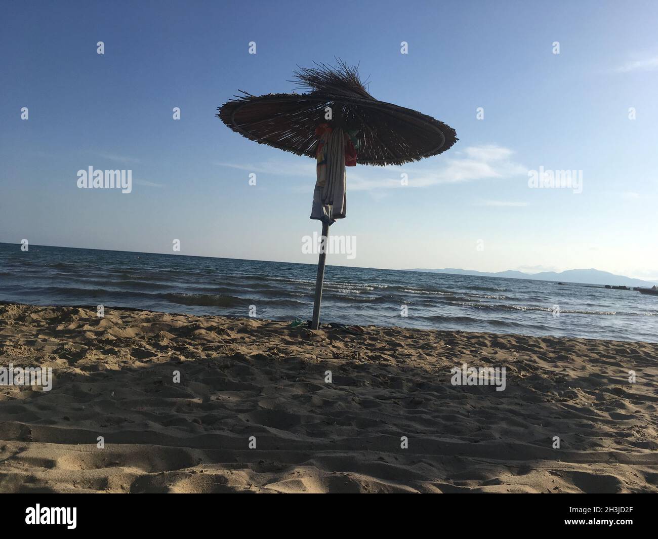 Empty beach view with no people ocean and sea Stock Photo - Alamy