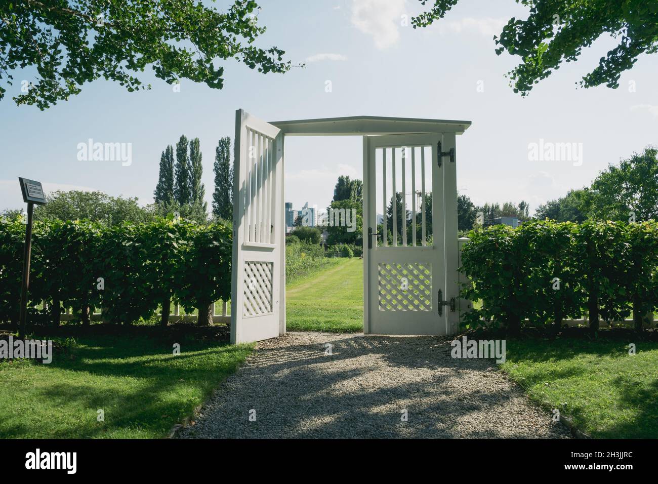White gate garden entrance hi-res stock photography and images - Alamy