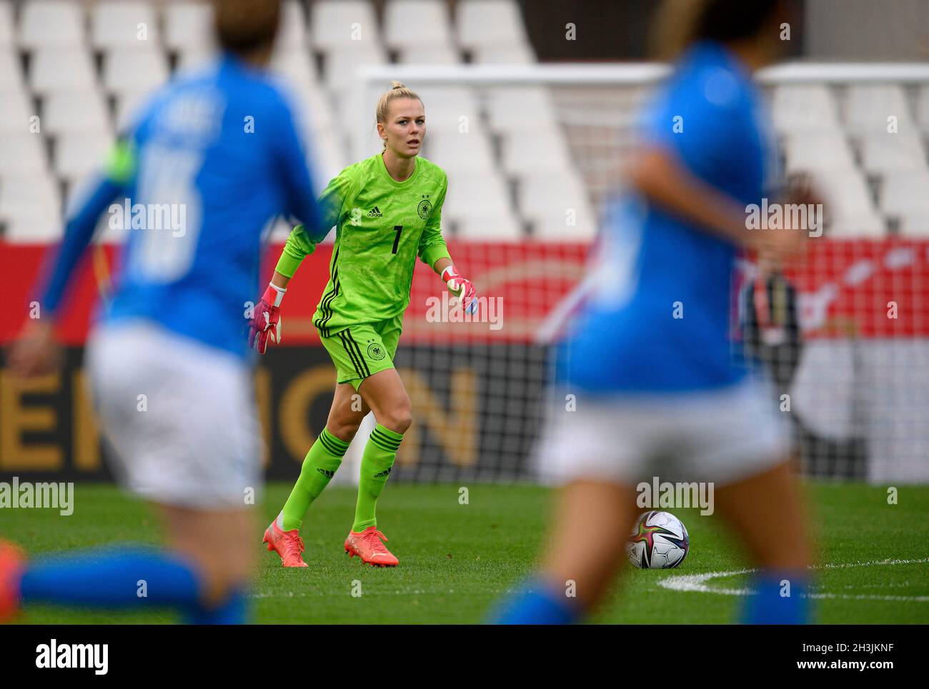Merle Fromms goalhueterin / goalwart Merle FROHMS (GER) action, soccer Laenderspiel ...
