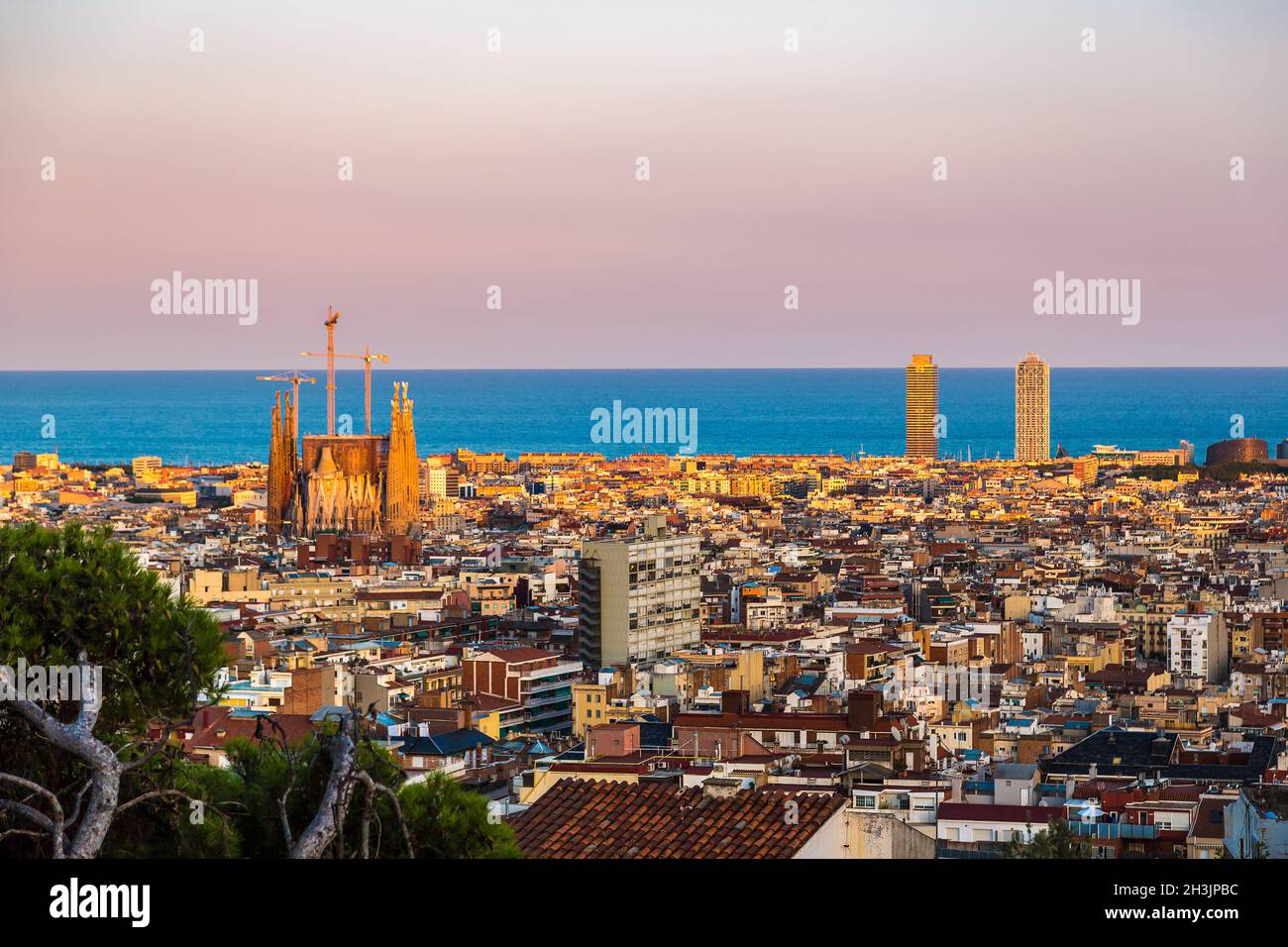 Barcelona skyscraper hi-res stock photography and images - Alamy
