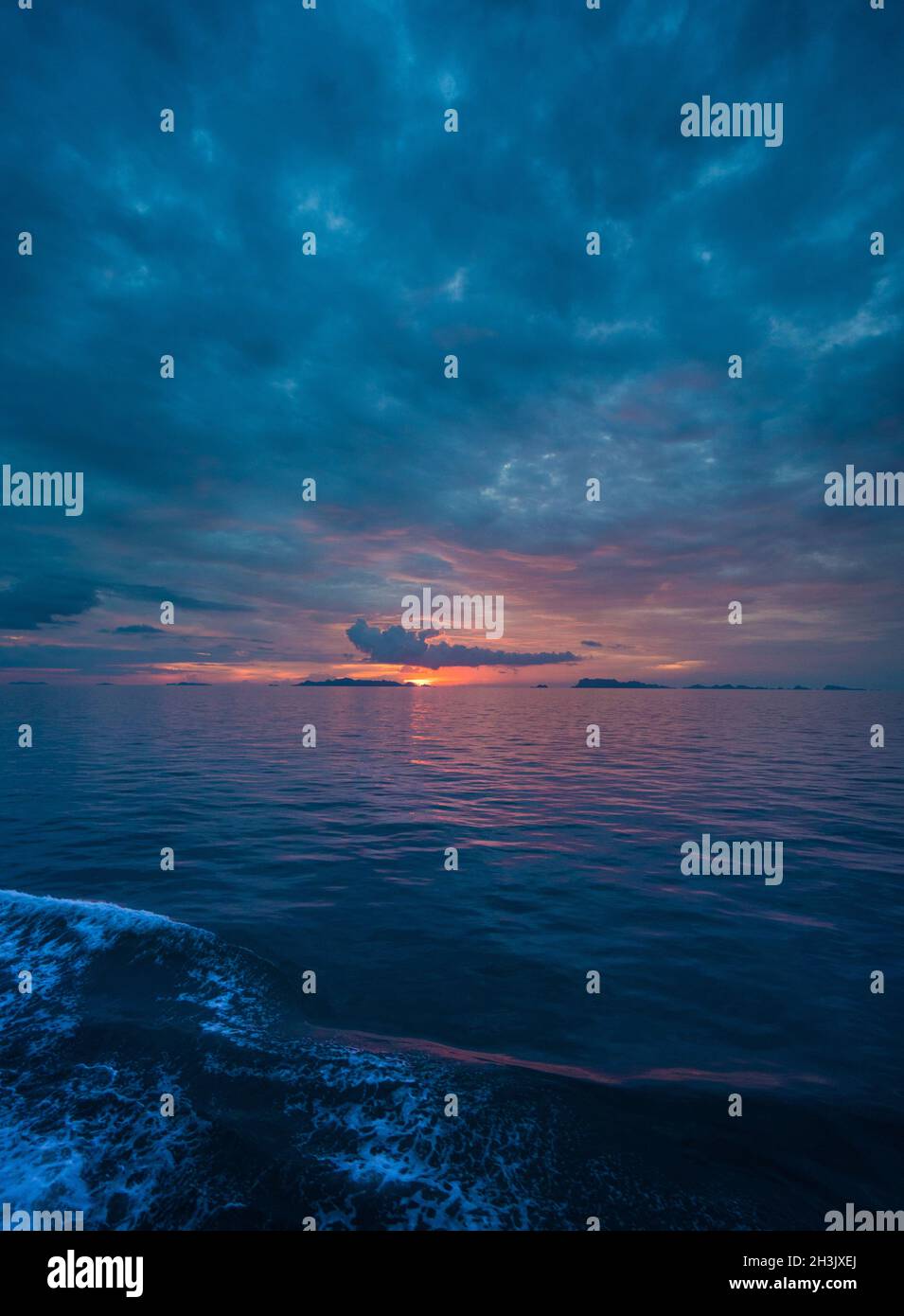 Beautiful sunset above the sea Stock Photo - Alamy