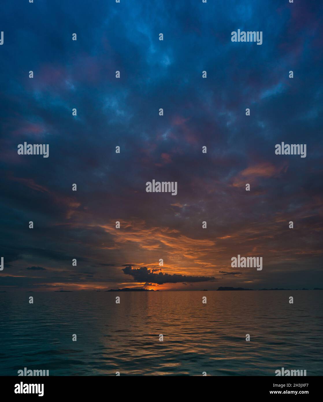 Beautiful sunset above the sea Stock Photo - Alamy
