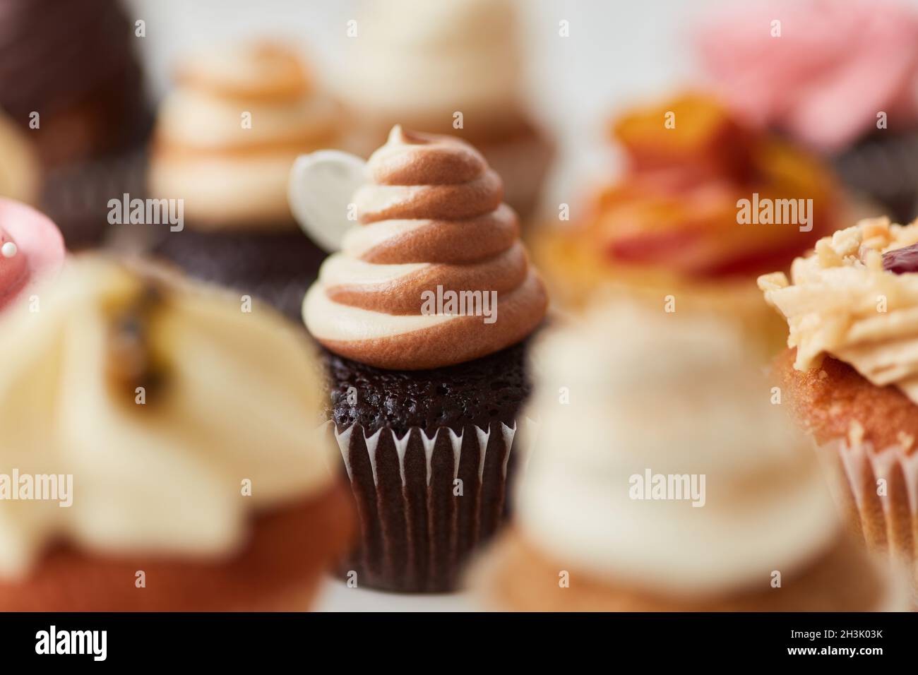 Pretty muffins hi-res stock photography and images - Alamy