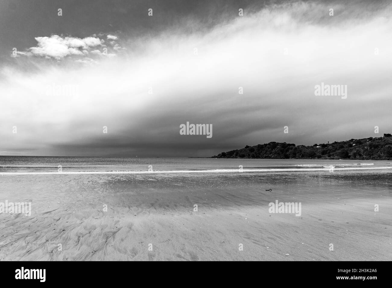 Waiheke Island, Aotearoa New Zealand. Low tide at Oneroa Beach Stock Photo