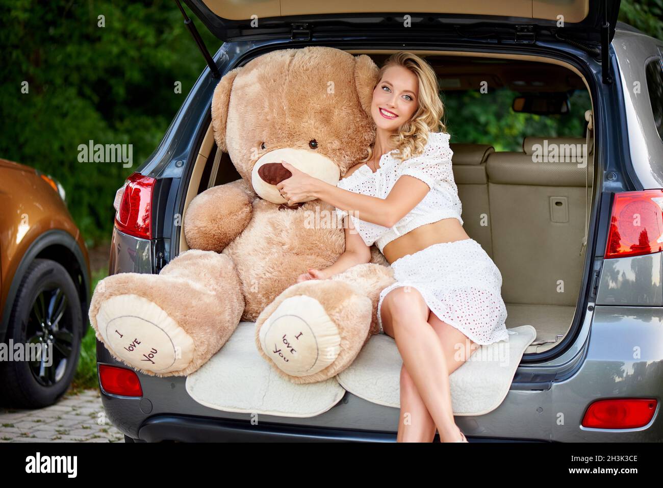 Girl hugging huge teddy bear deals