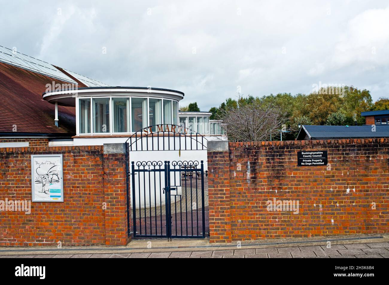 St Mmarys School, Fairford Leys, Aylesbury, Buckinghamshire, England Stock Photo Alamy