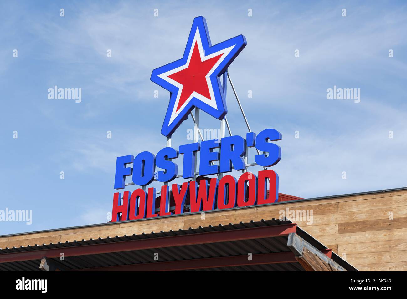 LA ELIANA, SPAIN - OCTOBER 27, 2021: Foster's Hollywood is a chain of american fast food restaurants Stock Photo