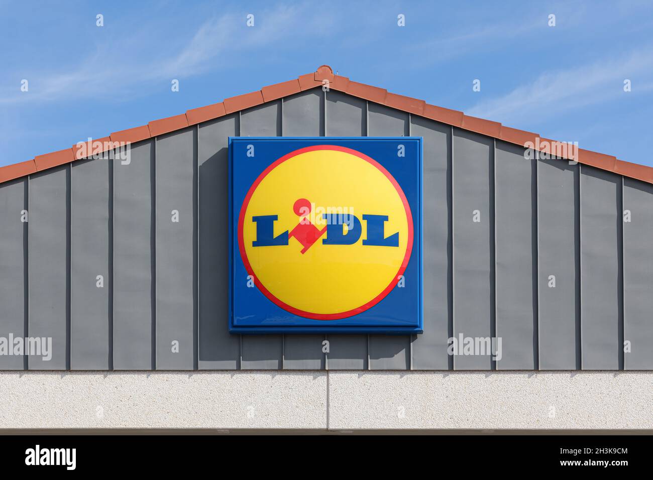 LA POBLA DE VALLBONA, SPAIN - OCTOBER 27, 2021: Lidl is a German international discount retailer chain that operates in Europe and the United States Stock Photo