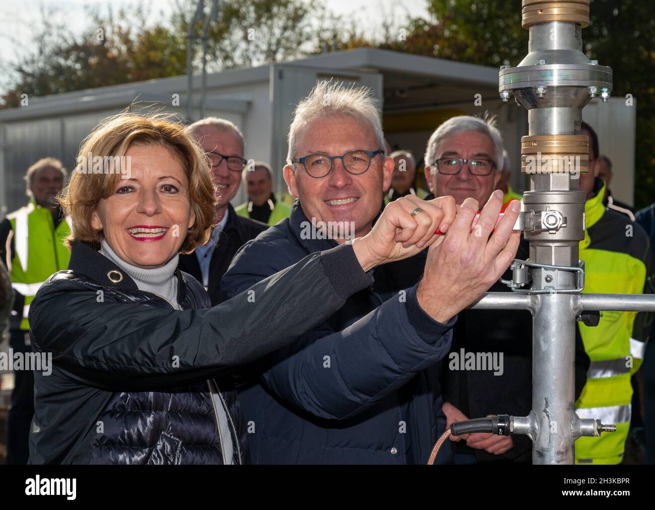 Bad Neuenahr Ahrweiler, Germany. 29th Oct, 2021. Malu Dreyer, Minister President of Rhineland-Palatinate (l-r, SPD) and Jörg Rönz (Chairman of the Board of Energienetze Mittelrhein) commission the new high-pressure gas pipeline for heat supply in the presence of Roger Lewentz (SPD, Minister of the Interior of Rhineland-Palatinate). The flash flood in the Ahr valley in July had also destroyed large parts of the natural gas network. The new high-pressure pipeline was installed in record time. Credit: Harald Tittel/dpa/Alamy Live News Stock Photo
