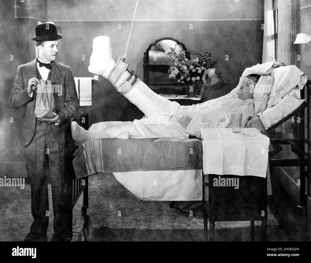 OLIVER HARDY and STAN LAUREL in COUNTY HOSPITAL (1932), directed by JAMES PARROTT. Credit: HAL ROACH / Album Stock Photo
