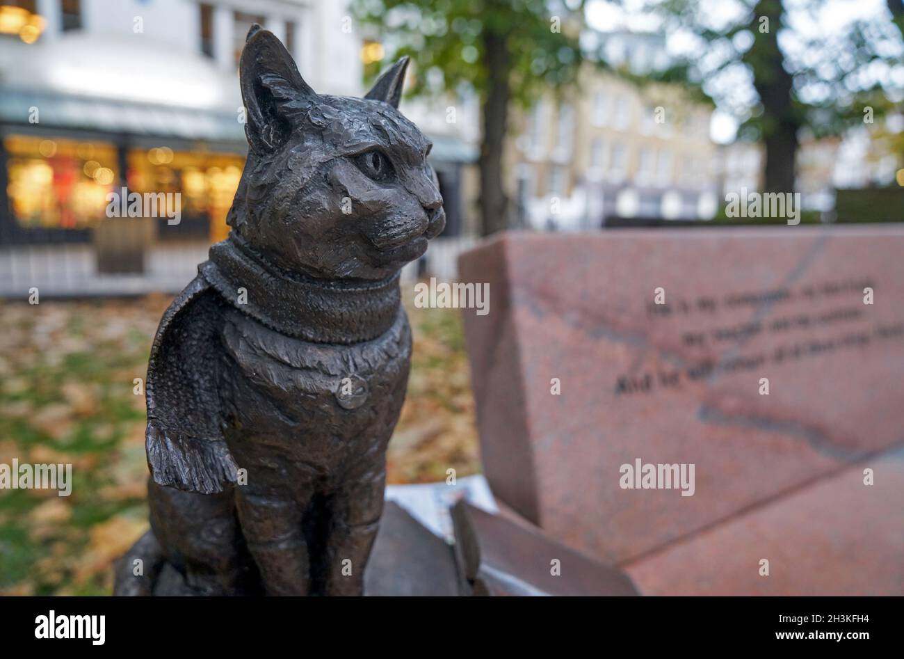 Statue Of Street Cat Named Bob Islington Stock Photo Alamy statue-of-street-cat-named-bob-islington-stock-photo-alamy
