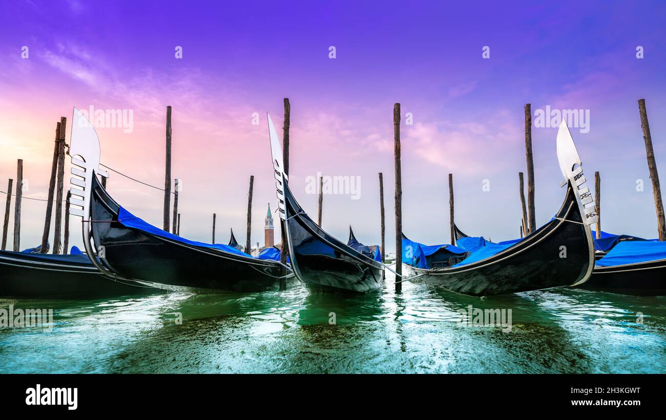 Venice gondolas basilica hi-res stock photography and images - Alamy