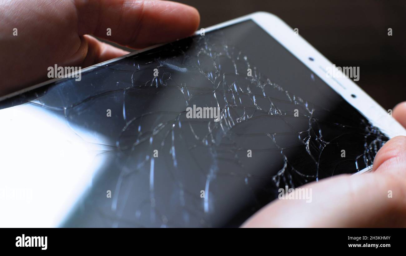 Mobile phone repair hands hi-res stock photography and images - Alamy