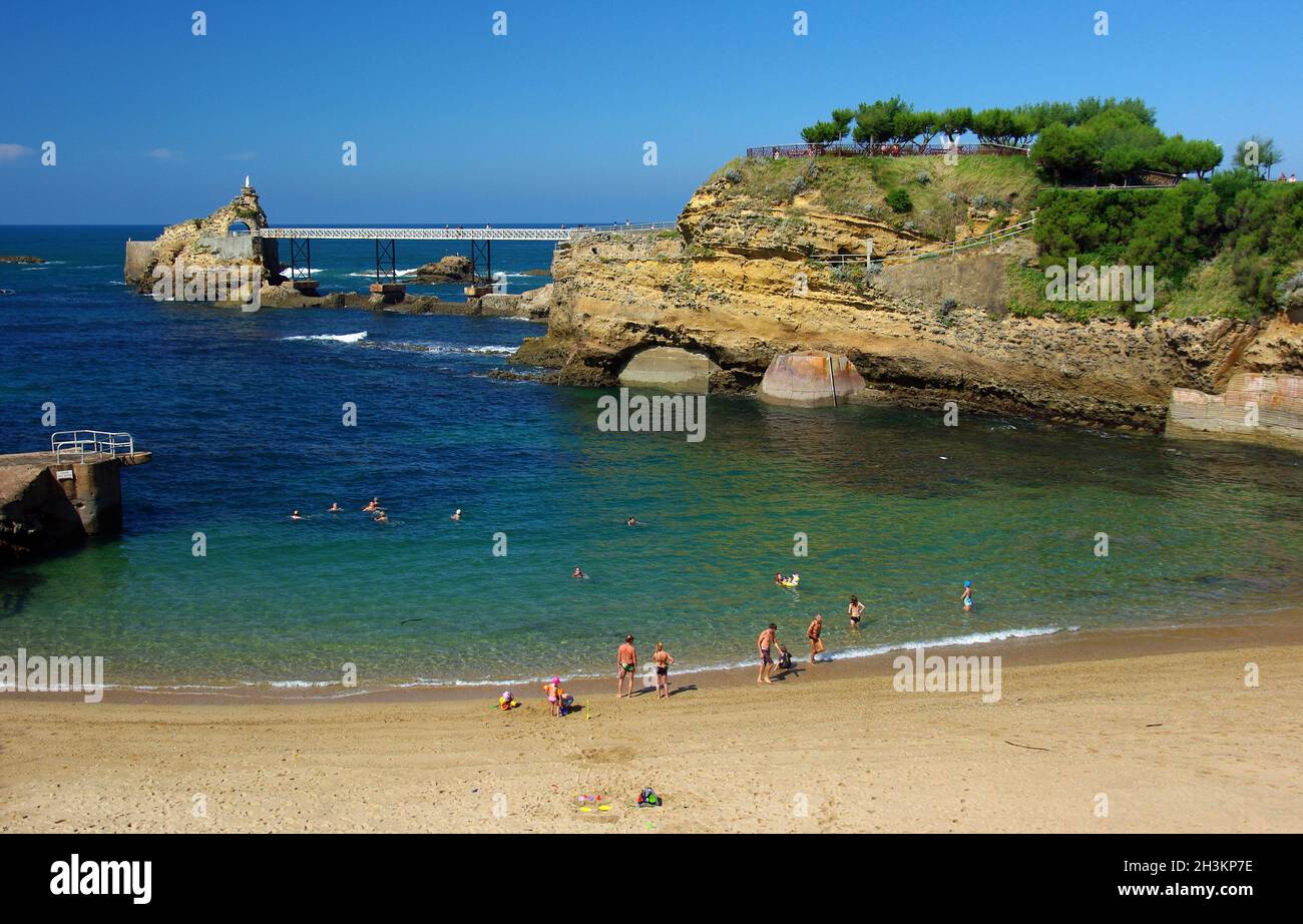 FRANCE. PYRENEES ATLANTIQUES (64) FRENCH BASQUE COUNTRY. BIARRITZ BEACH CLOSE THE VIRGIN ROCK Stock Photo