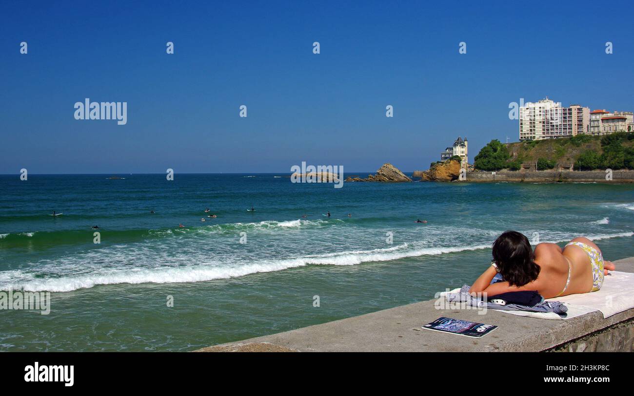 FRANCE. PYRENEES ATLANTIQUES (64) FRENCH BASQUE COUNTRY. BIARRITZ, THE LONG BEACH (GRANDE PLAGE). BASQUE COAST Stock Photo
