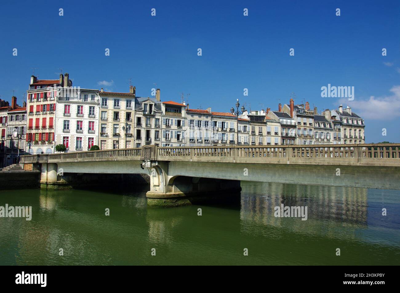 FRANCE. PYRENEES ATLANTIQUES (64) FRENCH BASQUE COUNTRY. BAYONNE CITY ALONG NIVES RIVER Stock Photo