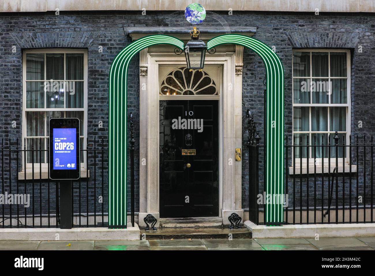 10-downing-street-door-low-angle-hi-res-stock-photography-and-images