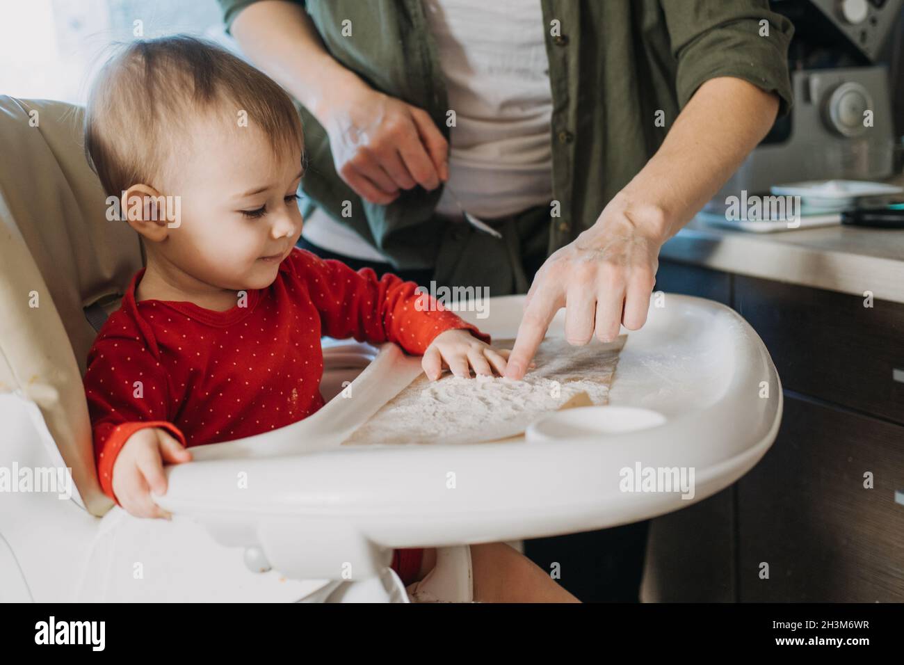 Flour Sensory Play for Toddlers. Easy flour sensory play activity for
