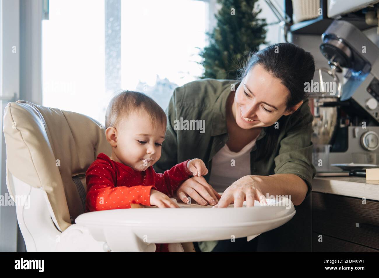 Flour Sensory Play for Toddlers. Easy flour sensory play activity for