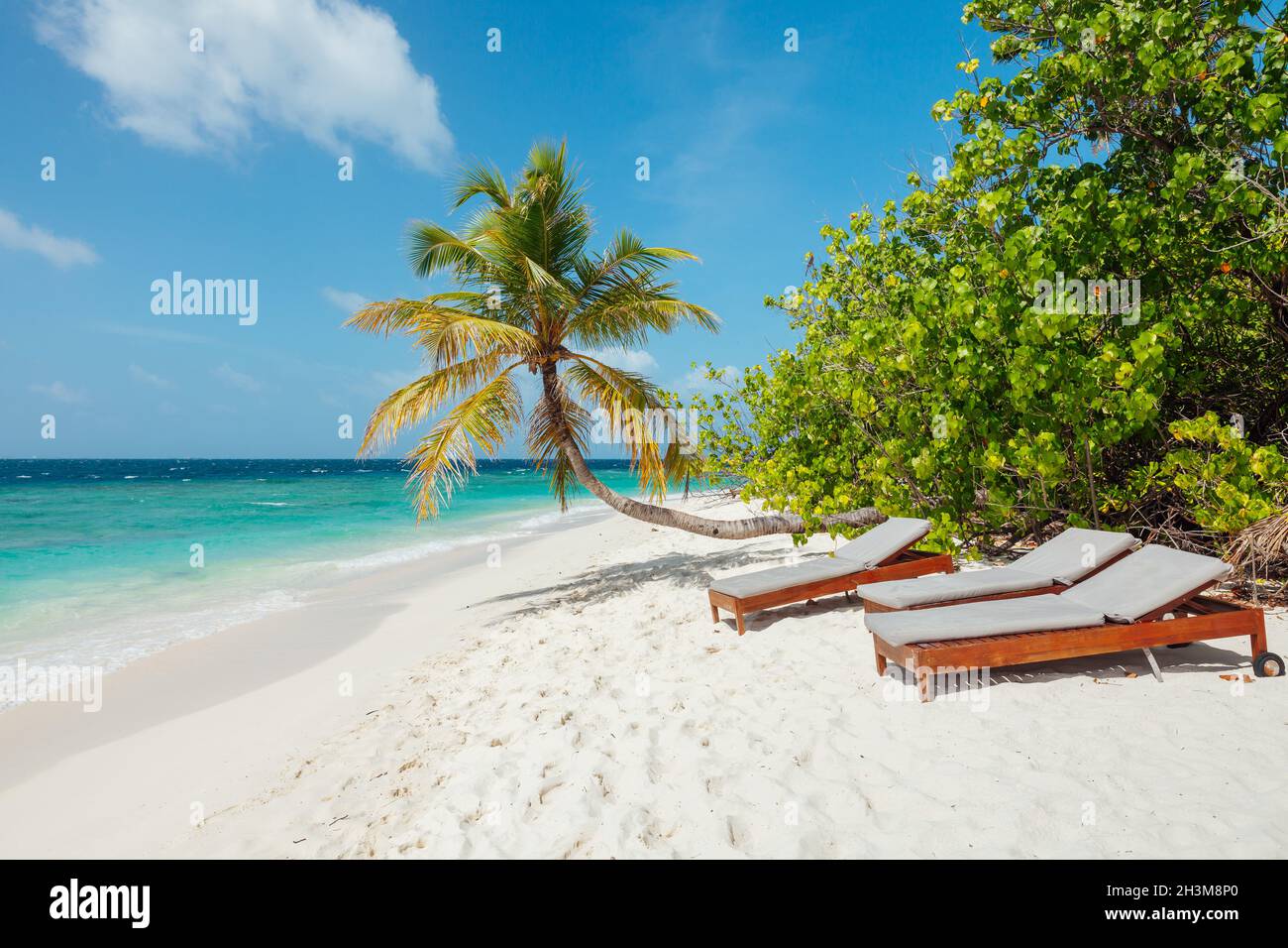 Idyllic beach scene in Maldives, North Male Atoll Stock Photo