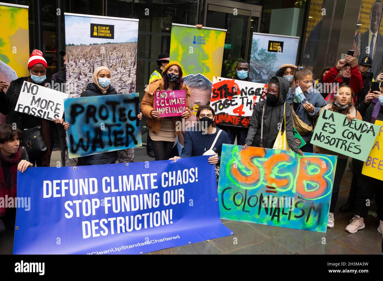 London, UK. 29th Oct, 2021. Climate activists protest outside Standard Chartered Bank in The City. Greta Thunberg arrives to join the protest. Credit: Mark Thomas/Alamy Live News Stock Photo
