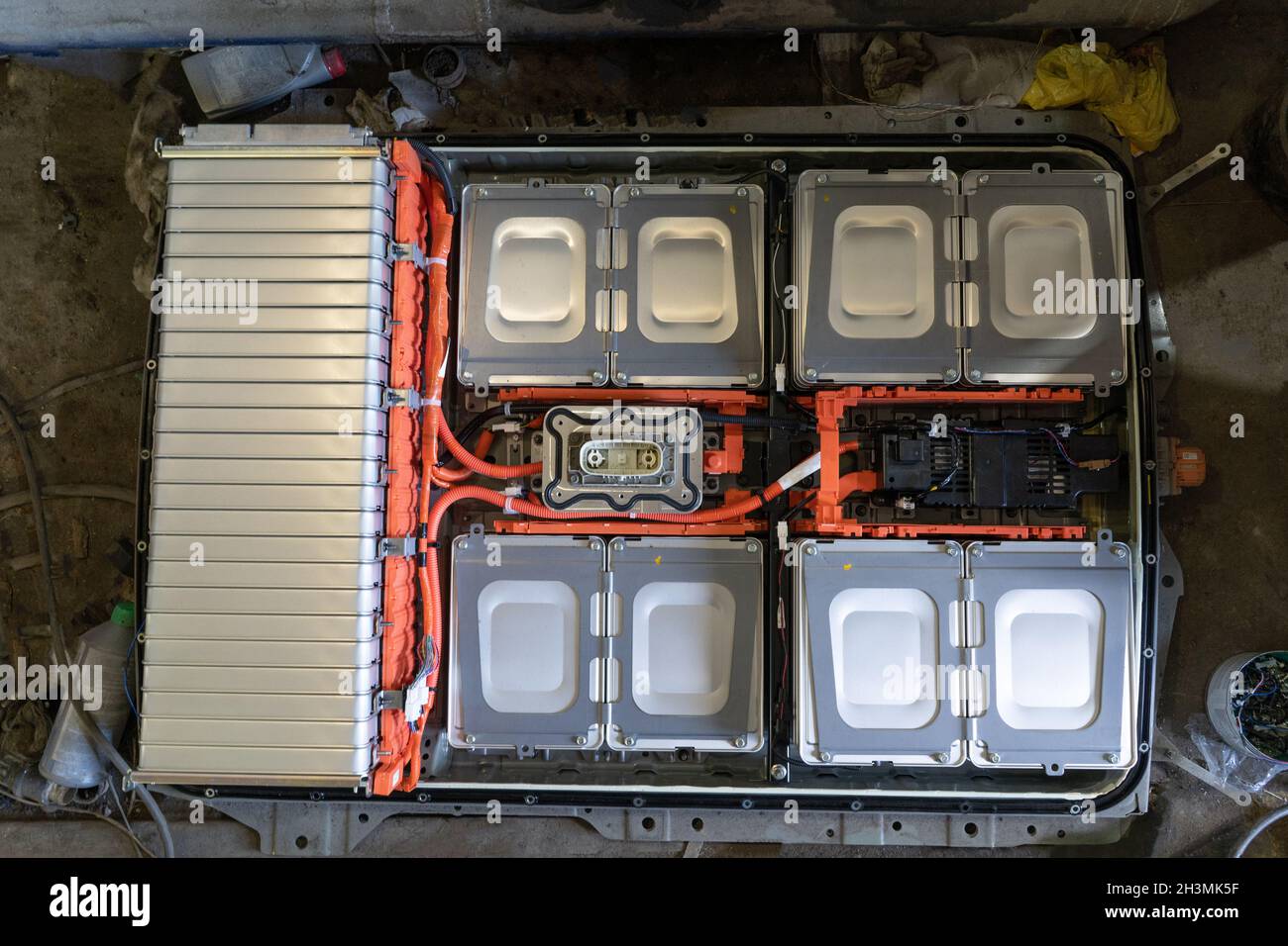 Cell high voltage batteries from an electric car, zero emition vehicle