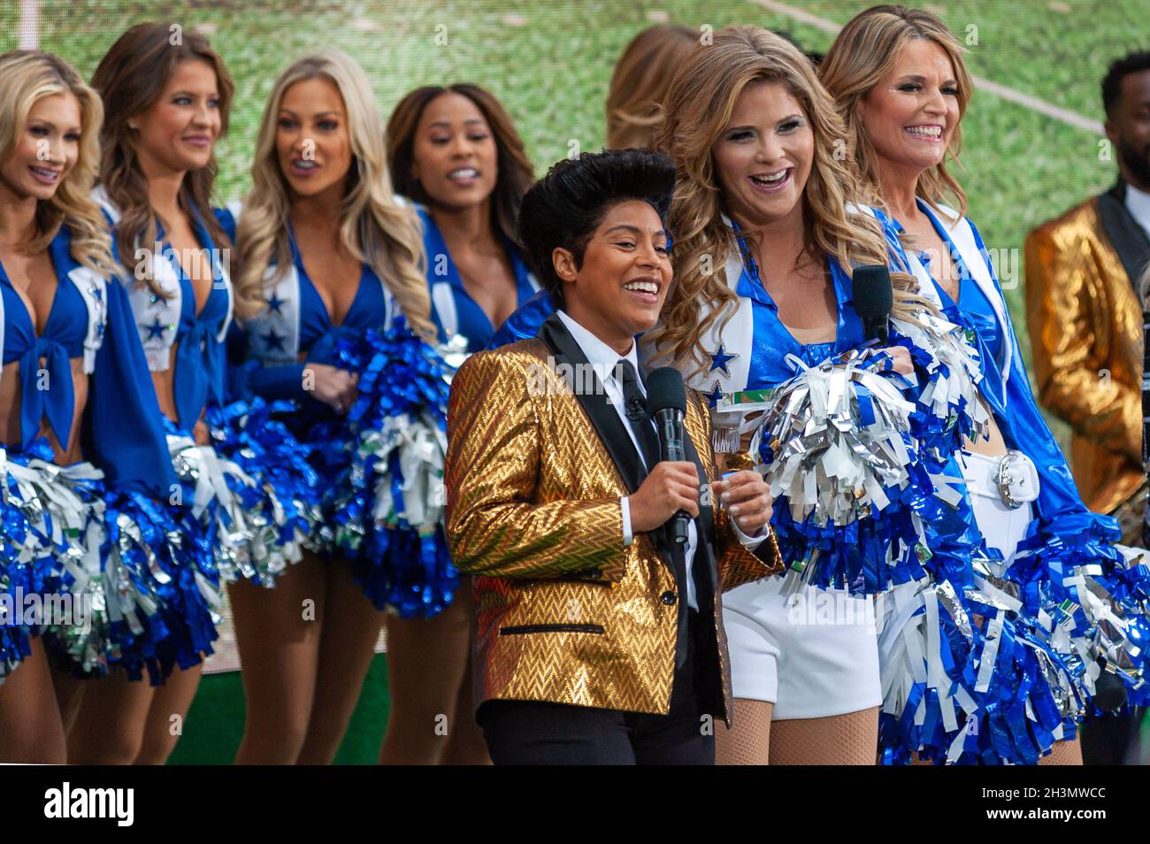 New York, USA. 29th Oct, 2021. Sheinelle Jones, dressed as Bruno Mars, and Savannah Guthrie and Jenna Bush Hager, dressed as Dallas Cowboys Cheerleaders, celebrate Halloween with Football' Fright' at NBC's 30 Rock in New York, New York, on Oct. 29, 2021. (Photo by Gabriele Holtermann/Sipa USA) Credit: Sipa USA/Alamy Live News Stock Photo