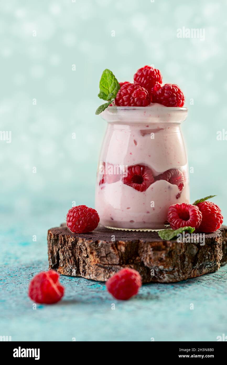 Brite Raspberry Mint Berry yogurt with fresh raspberries and mint Stock Photo - Alamy